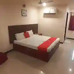 Super OYO Hotel Vaishnavi Park