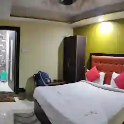 OYO Hotel Rk Inn Near Sahara Ganj Mall