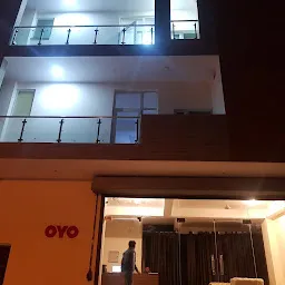 OYO The Signature Hotel Near Iskcon Temple Noida