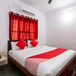 OYO 29881 Hotel Gajanan