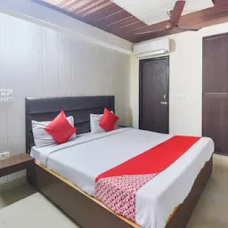 OYO 42917 Spphire Guest House