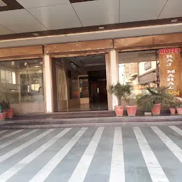 OYO 80442 Hotel Rajmahal Inn