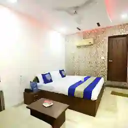 OYO Flagship 80138 Hotel Sr