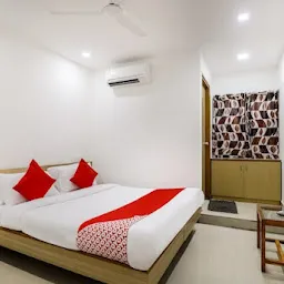 OYO Hotel D Veeray