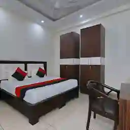 OYO Hotel Petals Inn Near Iskcon Temple Noida