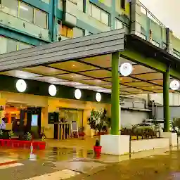 Qotel Hotel AT Residency Kaushambi