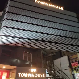 Super OYO Townhouse 165 Netaji Road