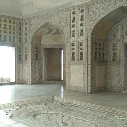 Pachisi court - main hall of the Musamman Burj