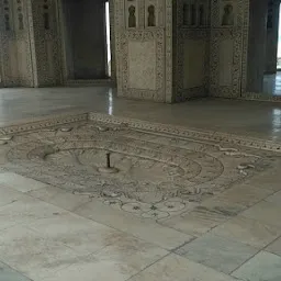 Pachisi court - main hall of the Musamman Burj