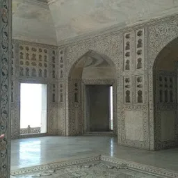 Pachisi court - main hall of the Musamman Burj