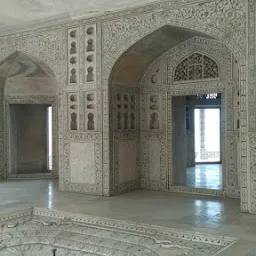 Pachisi court - main hall of the Musamman Burj