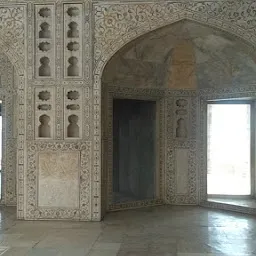 Pachisi court - main hall of the Musamman Burj