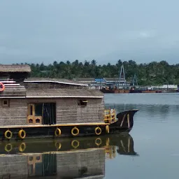 PalmTree Houseboat