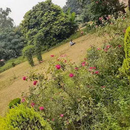 Park - Mushir Zadi Maqbara