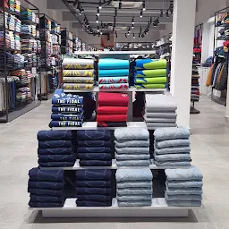 PETER ENGLAND FACTORY OUTLET, PRAYAGRAJ