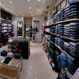 Peter England - Men's Clothing Store, Maxus Mall, Bhayander (W)