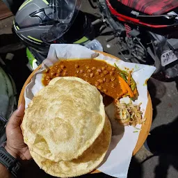 Pindike special chole bhatore