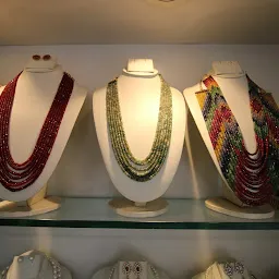 Pitti Jewels & Pearls