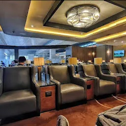 Plaza Premium Lounge (Lounge B, Level 4, International Departures, Terminal 3)