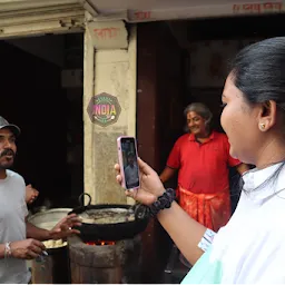 Prasidh Kachori Bhandar (Bam Kachori)