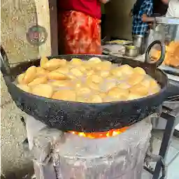 Prasidh Kachori Bhandar (Bam Kachori)