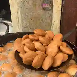 Prasidh Kachori Bhandar (Bam Kachori)