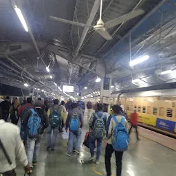 Prayagraj Railway Station, Parking