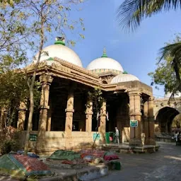 Qutub-e-Alam's Tomb