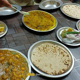 राज शुद्ध शाकाहारी भोजनालय