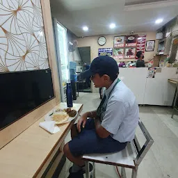 Radhye Shyam Chole Bhature Paharganj wale