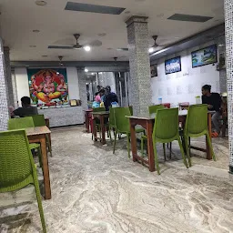 Raj Hotel & Restaurant