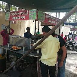 Ramniwas halwai amritsari naan stall