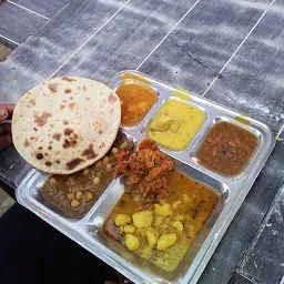 Ramniwas halwai amritsari naan stall