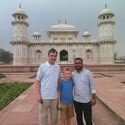 Rasheed Agra Tour Guide