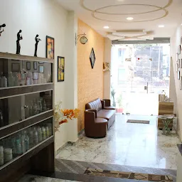 Razer street (Declare your style ) -A complete family Salon In Shivpuri