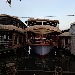 Relax in Kerala Houseboat
