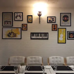 Retro Music Cafe and restaurant