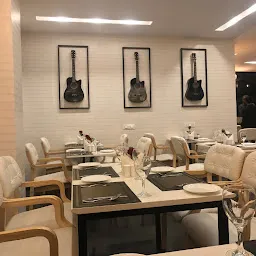 Retro Music Cafe and restaurant