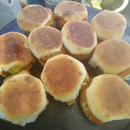 Rk Mahadav Vadapav & jalebi