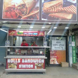 Rolls sandwich station