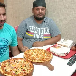 Rom’s Pizza – Best Pizza & Coffee Shop & Restaurants | Top Pizza Outlet in Amritsar