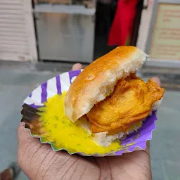 Ruchi Vada pav