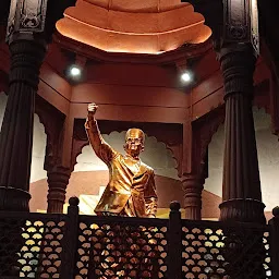 Savarkar Statue