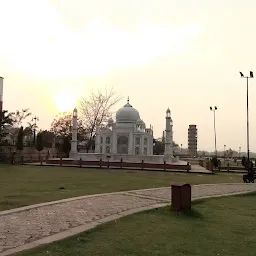 Sculpture Of Taj Mahal