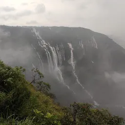 Seven Sisters Waterfall, Nohsngithiang