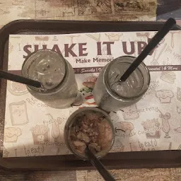 Shake It Up Cafe & Lounge