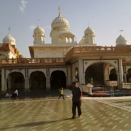 Shree 1008 Shree Parshawnath Digambar Jain Mandir