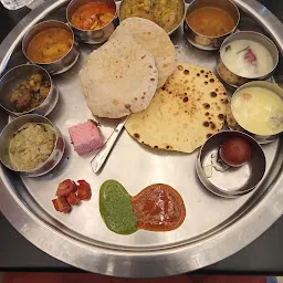 Shree Rajbhog Thali, Mumbai Naka | Best thali restaurant in nashik | Best food in Nashik | Veg thali in Nashik