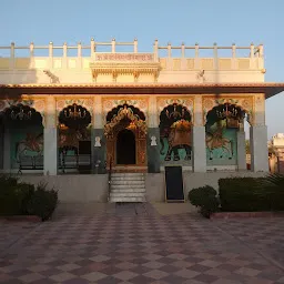 Shri Nilwarn Parshvanath Jain Derasar