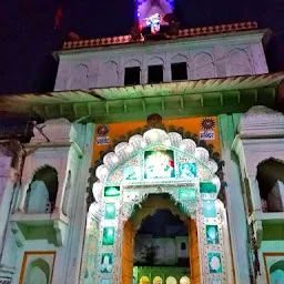 श्री गिर्राज जी का मंदिर